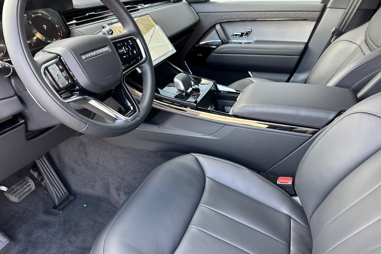 2026 Land Rover Range Rover Sport SE