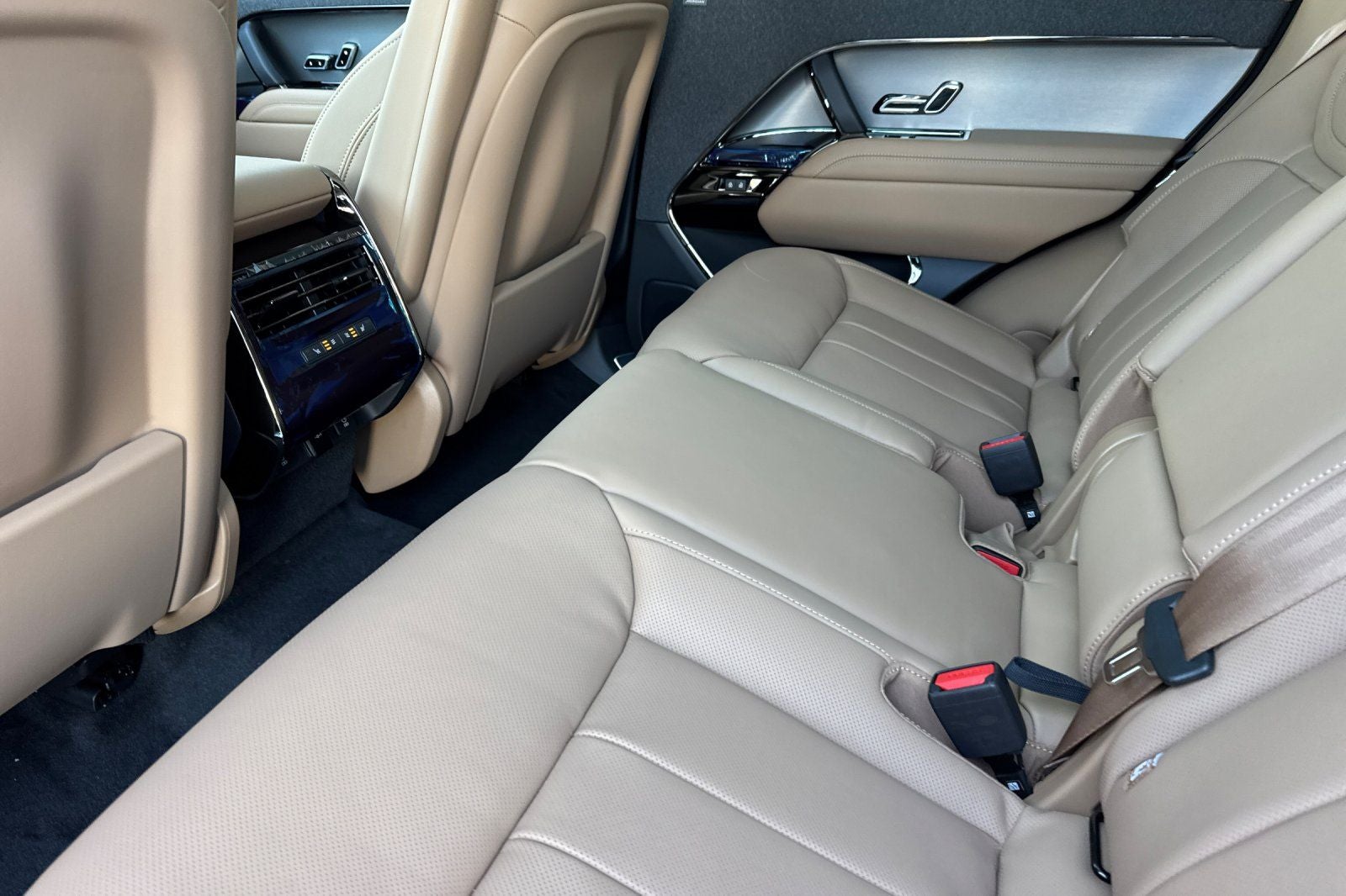2026 Land Rover Range Rover Sport SE