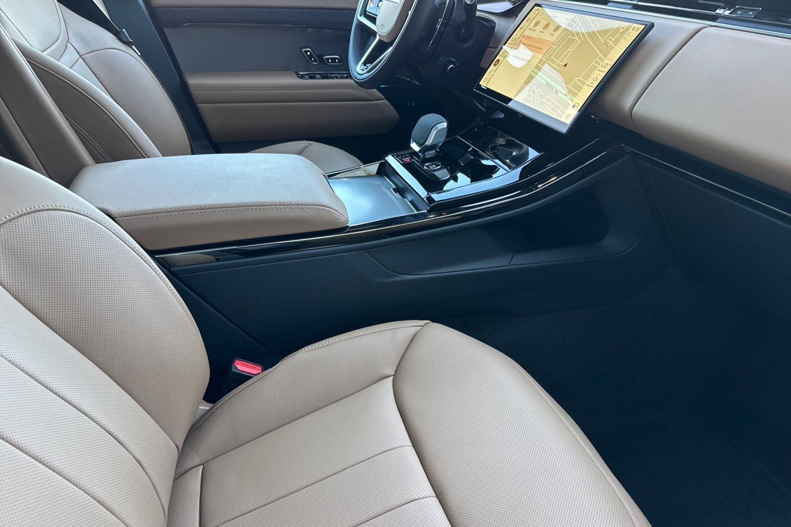 2026 Land Rover Range Rover Sport SE