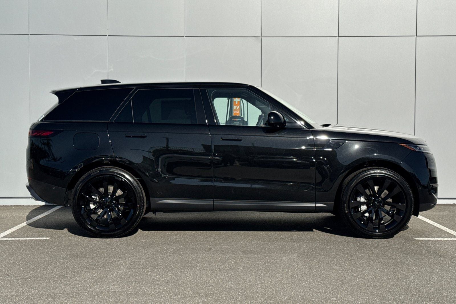 2026 Land Rover Range Rover Sport SE