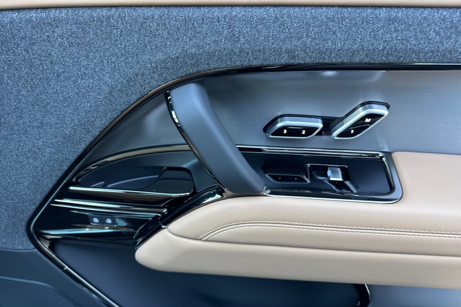 2026 Land Rover Range Rover Sport SE