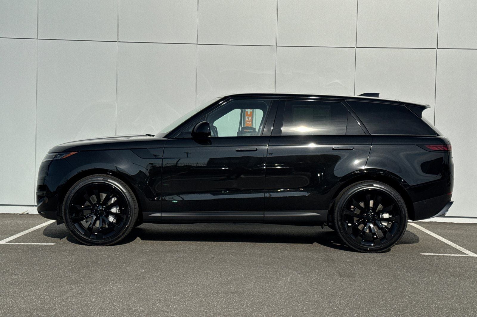 2026 Land Rover Range Rover Sport SE