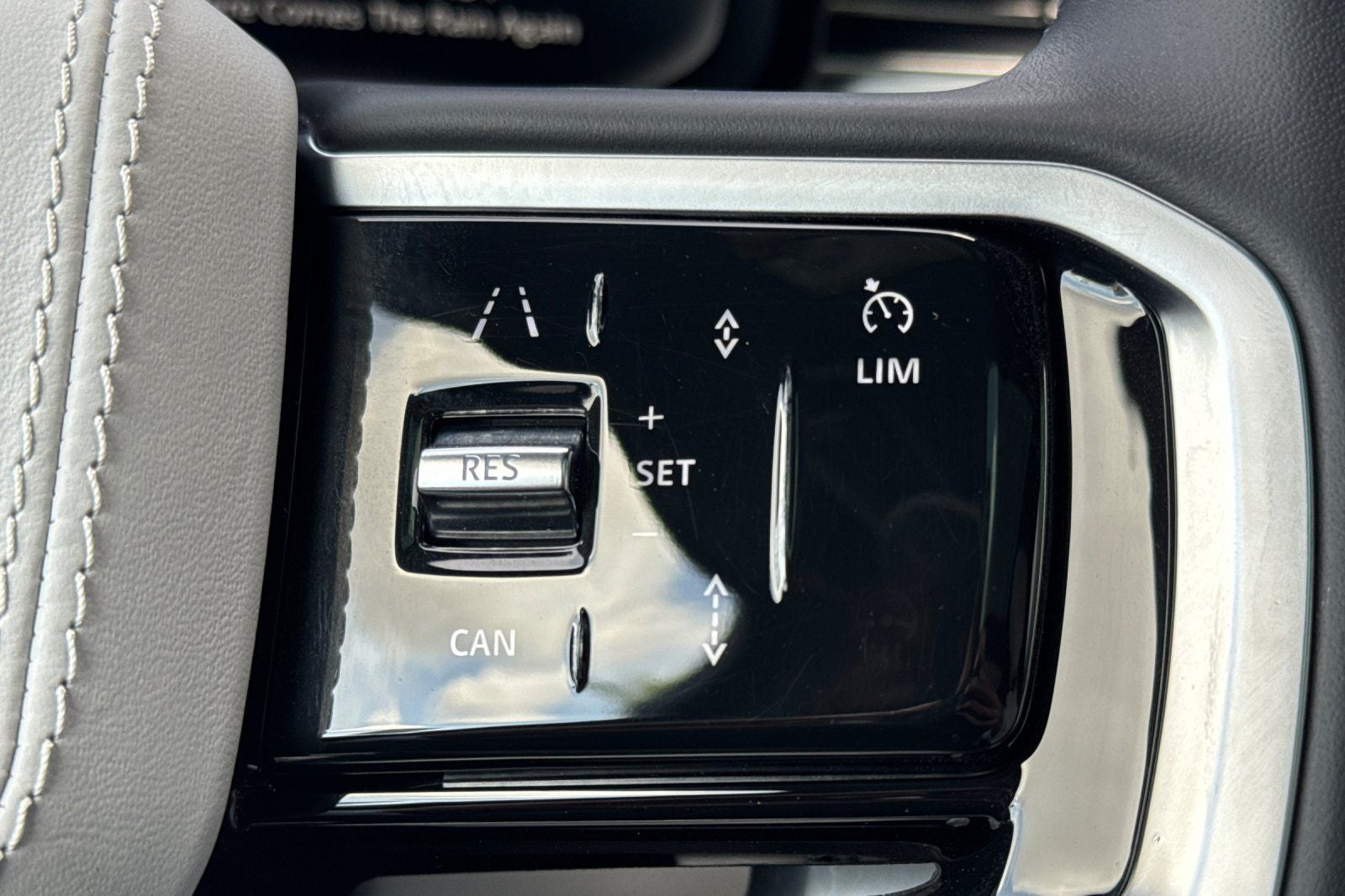 2023 Land Rover Range Rover Sport SE