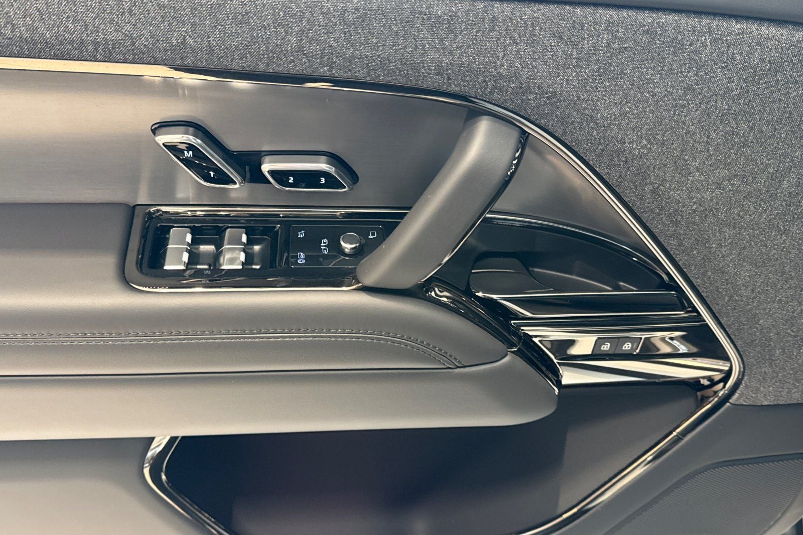 2026 Land Rover Range Rover Sport SE