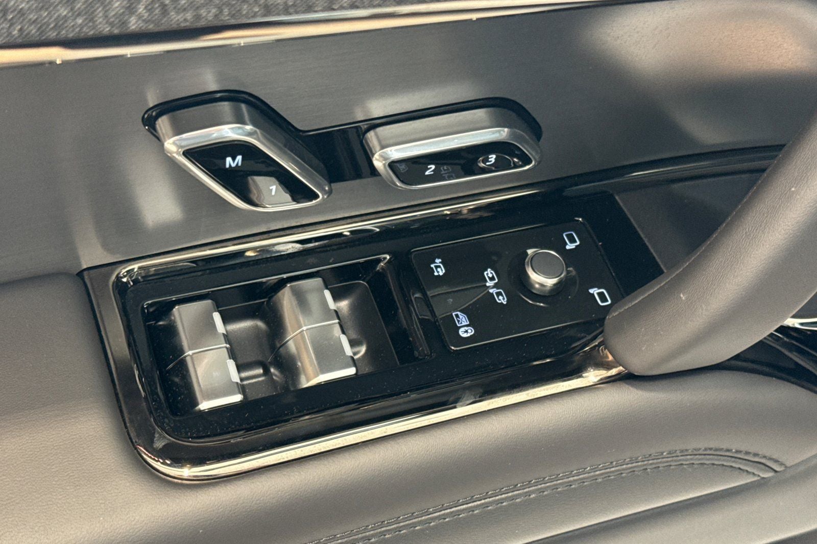 2026 Land Rover Range Rover Sport SE