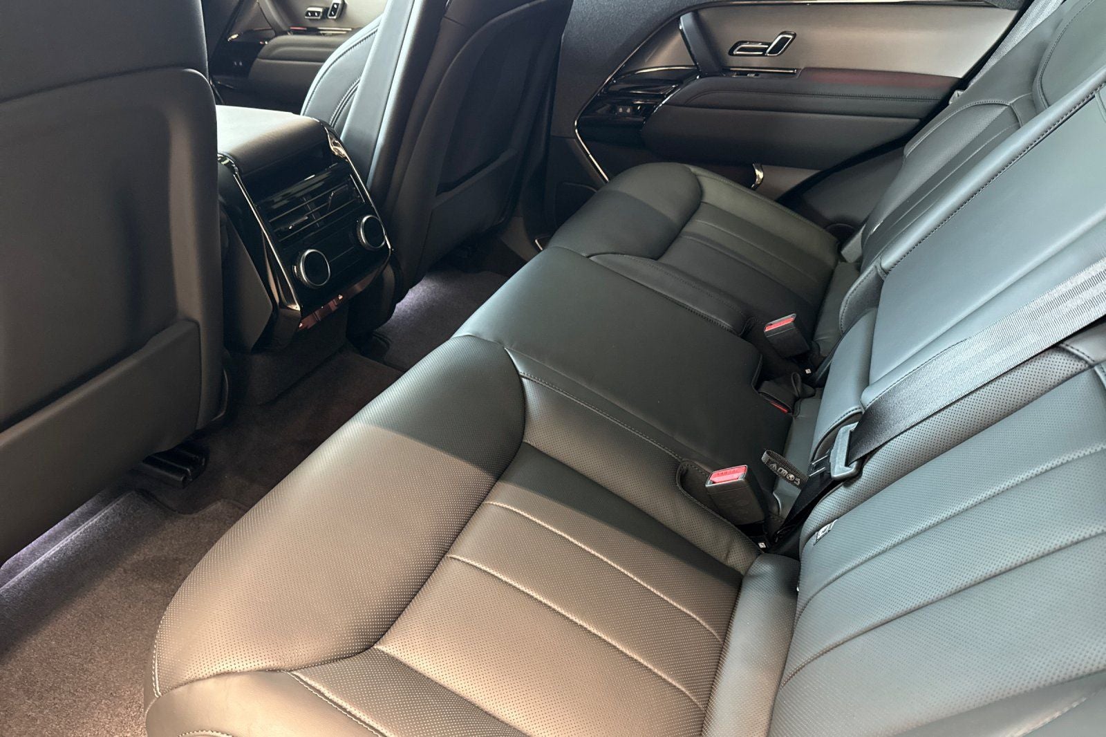 2026 Land Rover Range Rover Sport SE