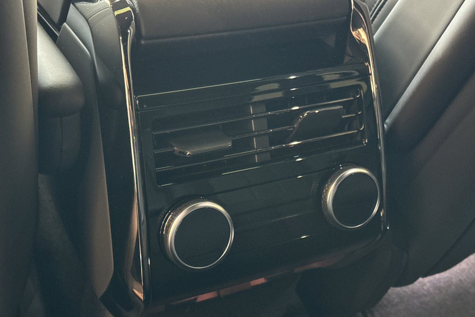 2026 Land Rover Range Rover Sport SE