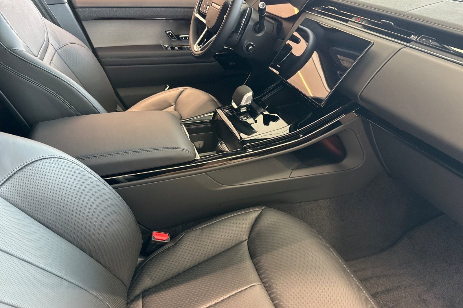 2026 Land Rover Range Rover Sport SE