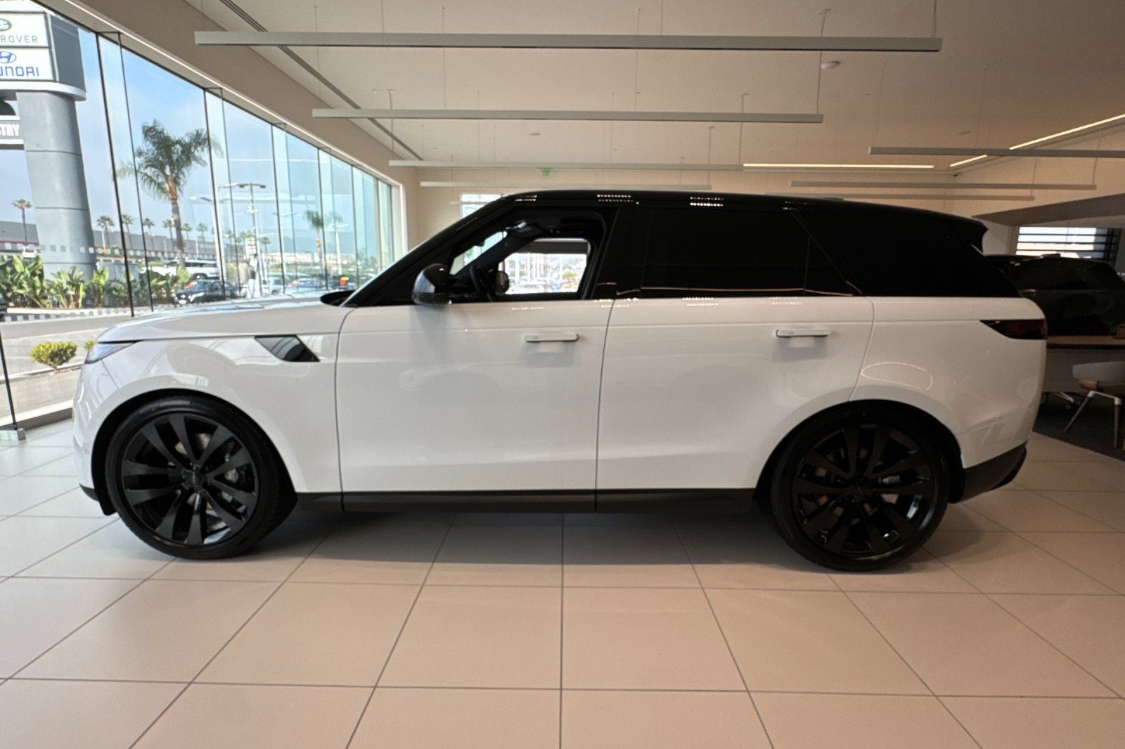 2026 Land Rover Range Rover Sport SE