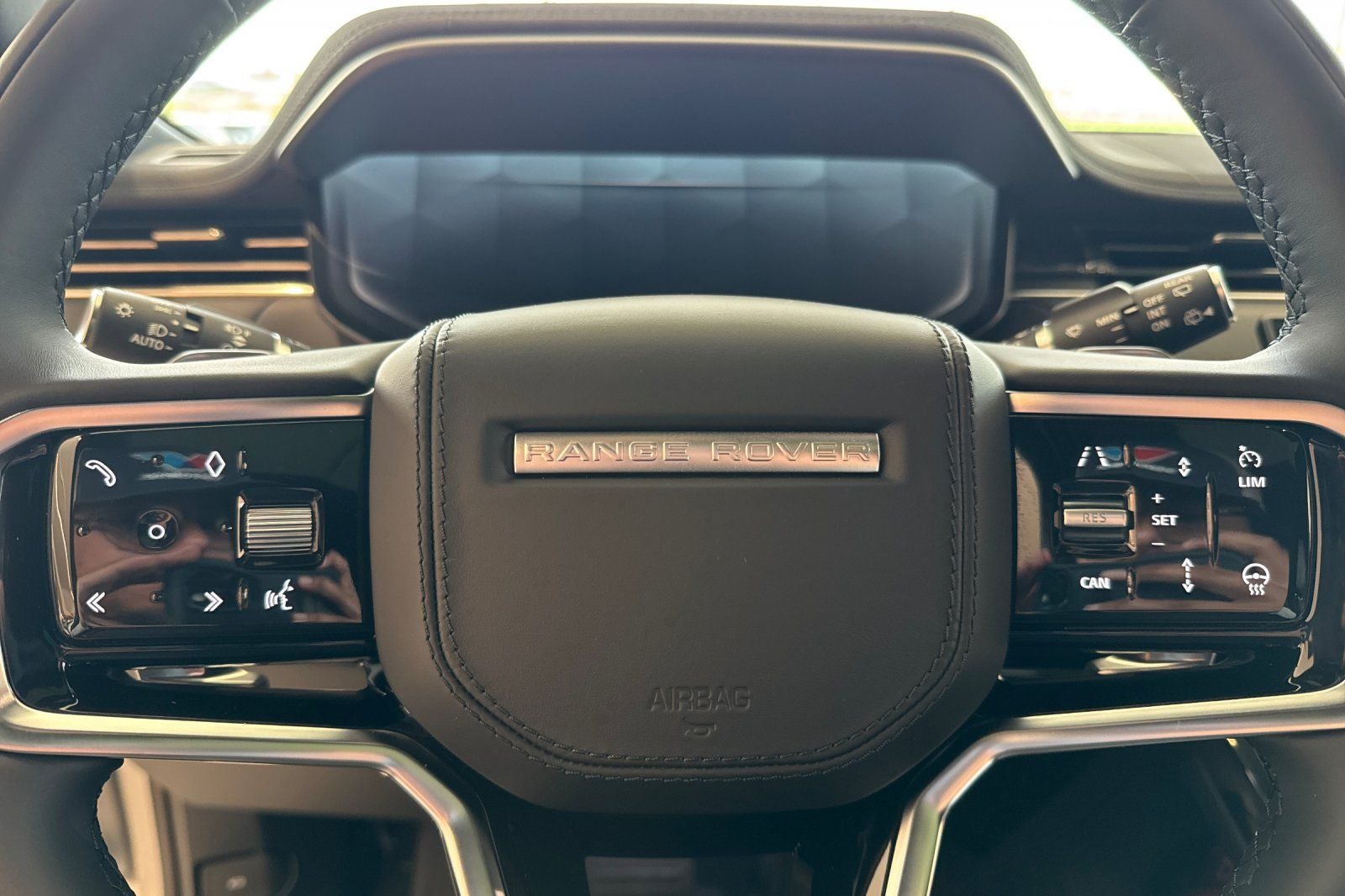 2026 Land Rover Range Rover Sport SE