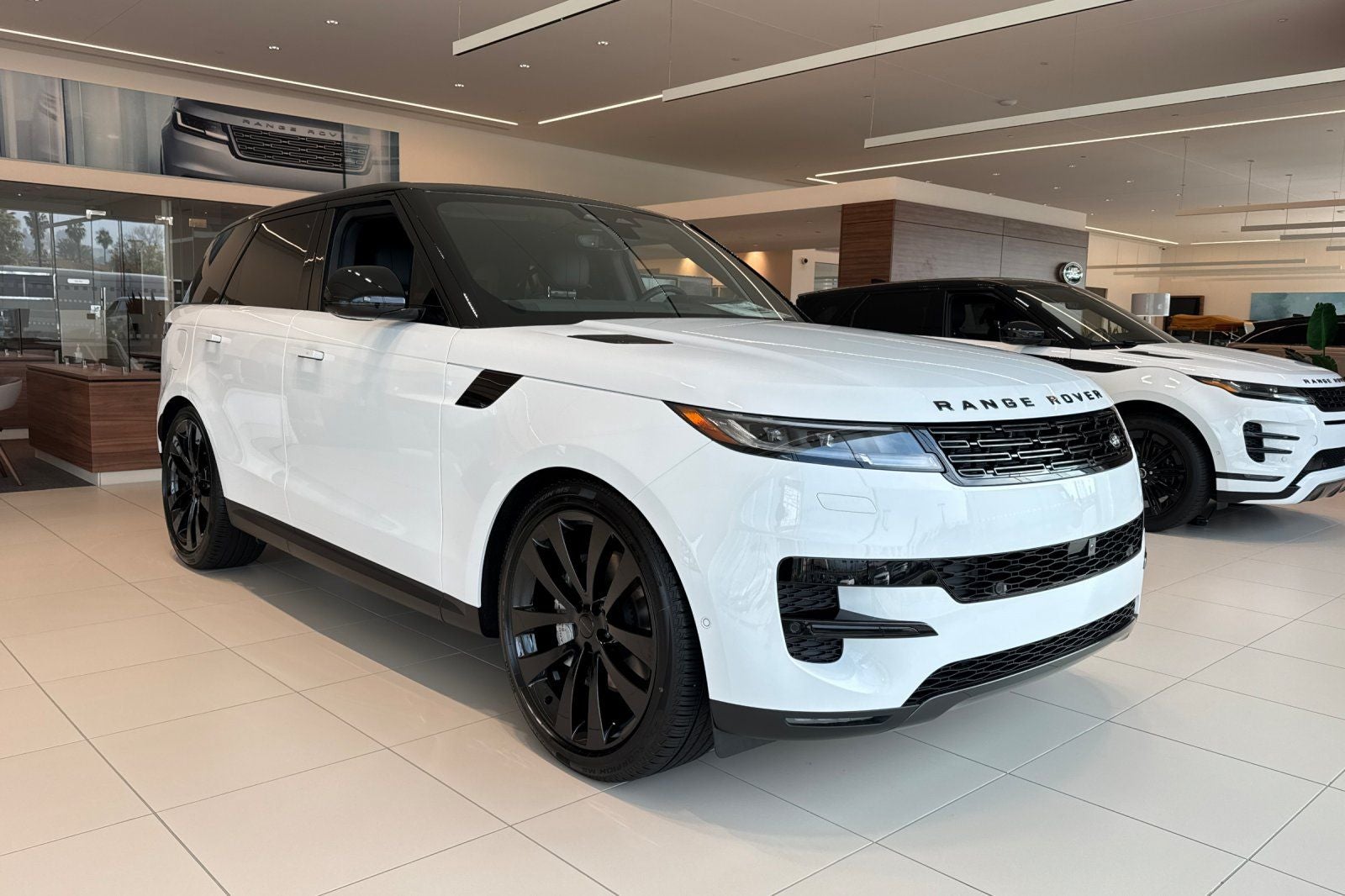 2026 Land Rover Range Rover Sport SE