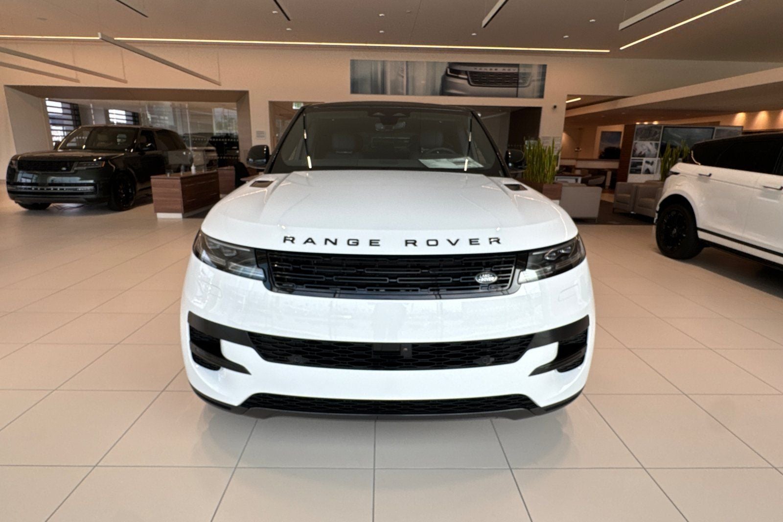 2026 Land Rover Range Rover Sport SE