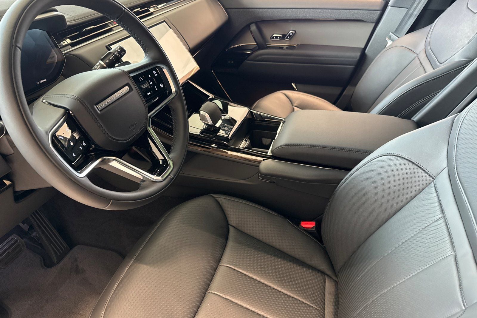 2026 Land Rover Range Rover Sport SE