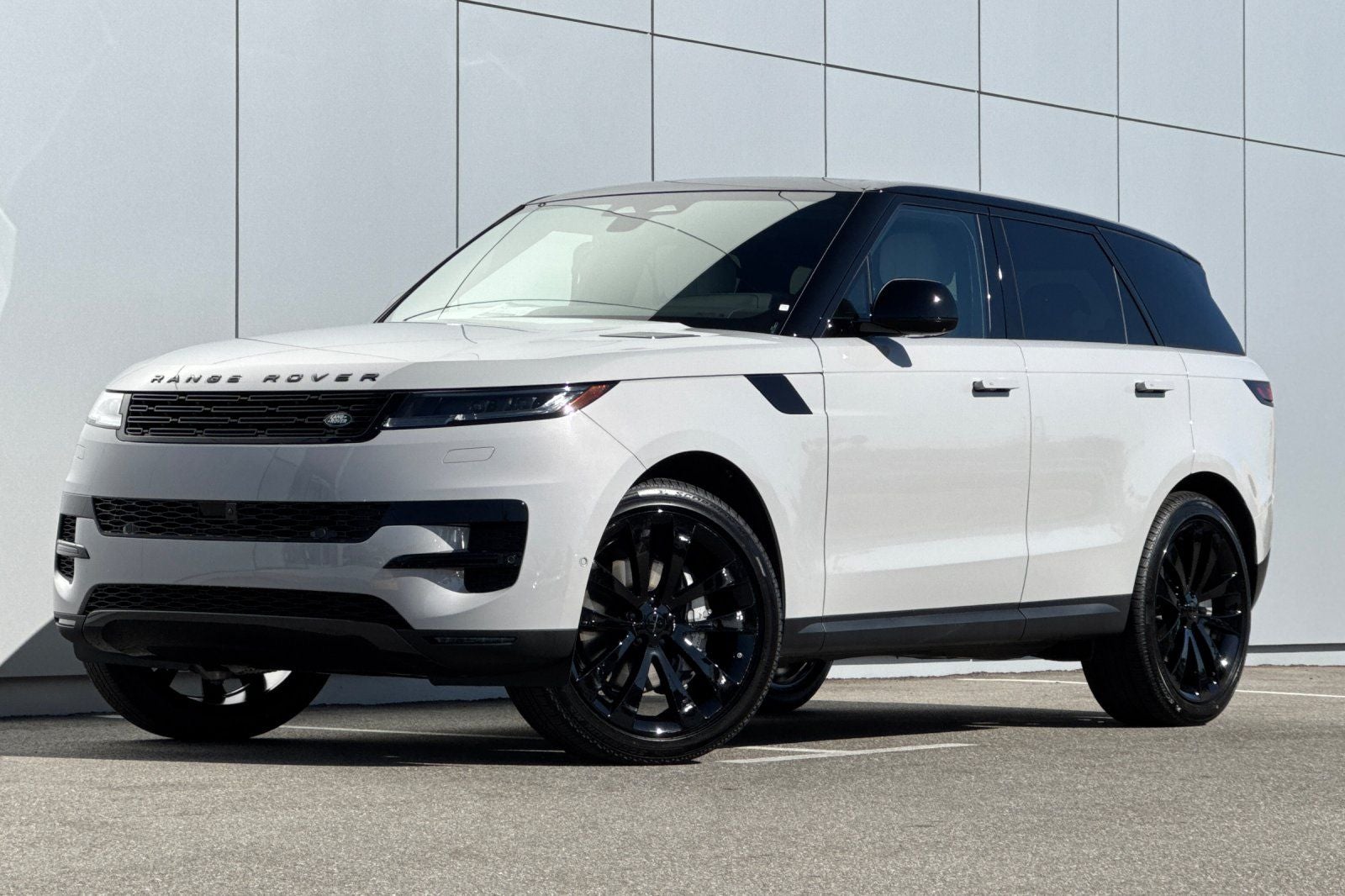 2026 Land Rover Range Rover Sport SE