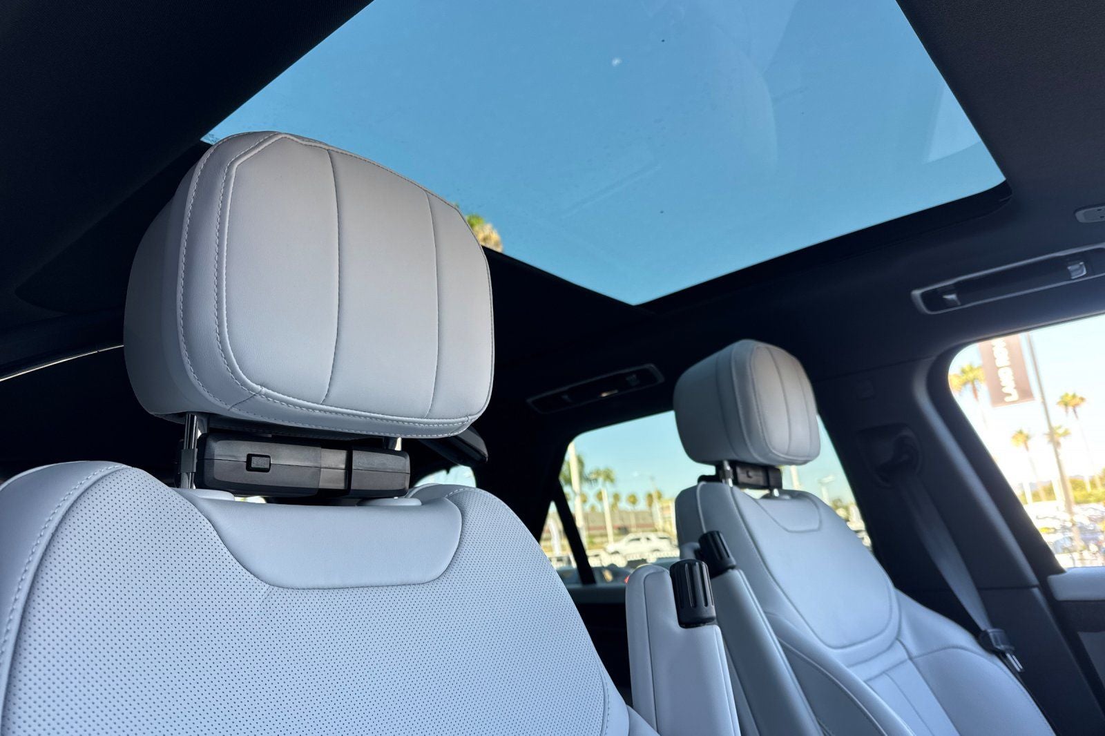 2026 Land Rover Range Rover Sport SE