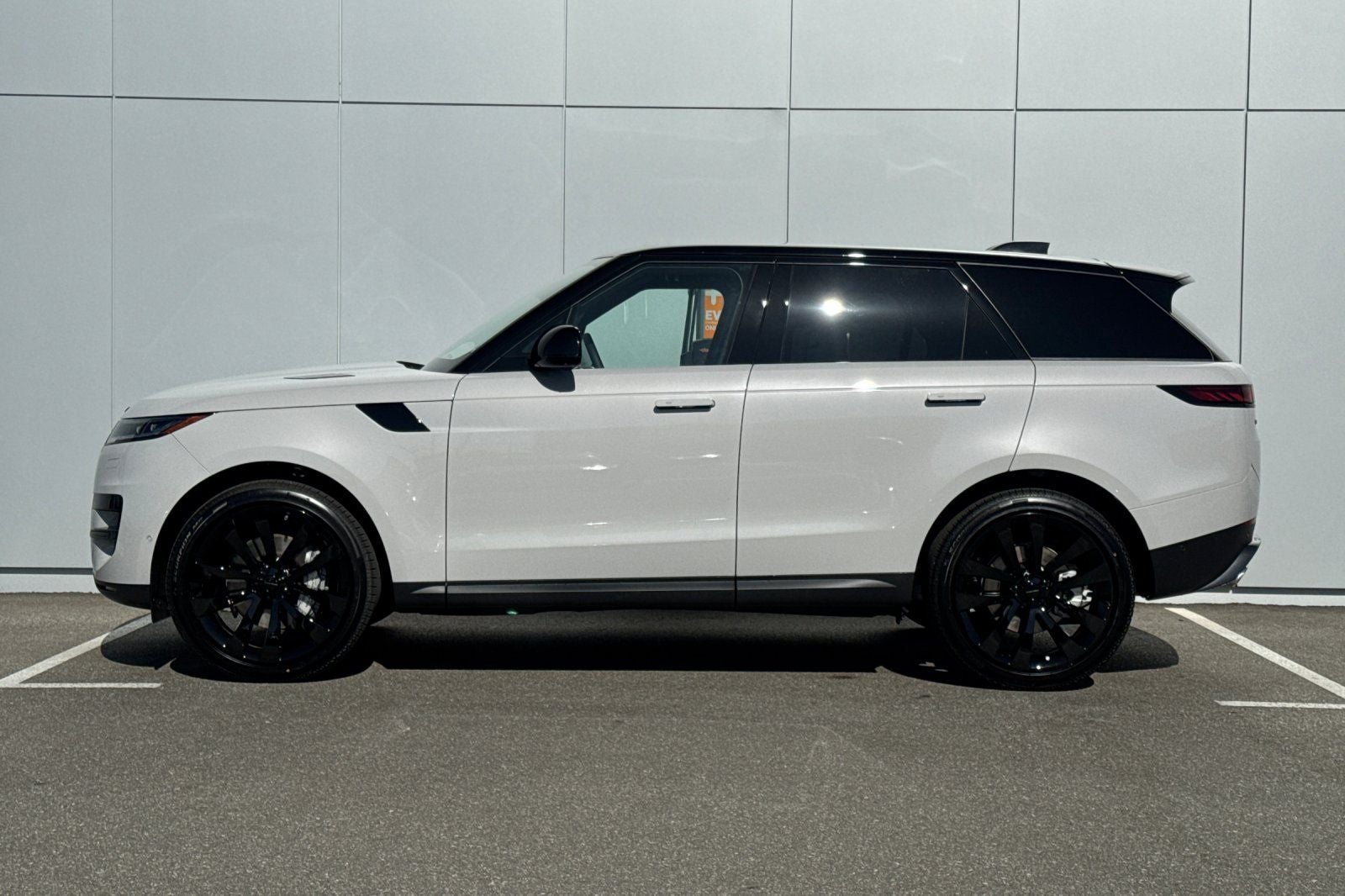 2026 Land Rover Range Rover Sport SE
