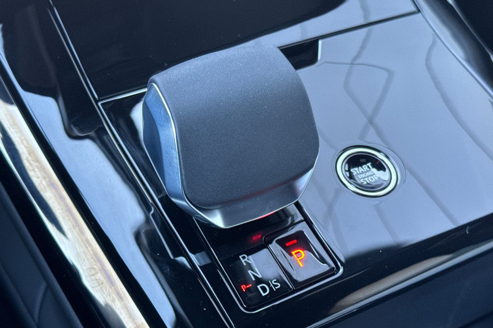 2026 Land Rover Range Rover Sport SE