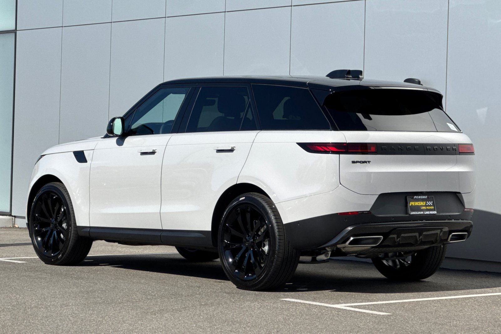 2026 Land Rover Range Rover Sport SE