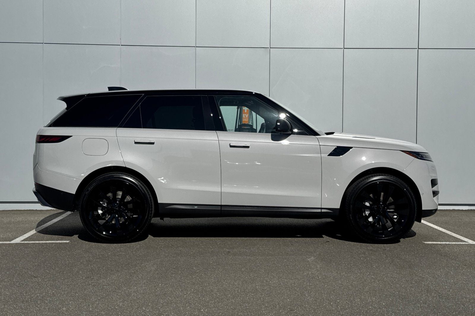 2026 Land Rover Range Rover Sport SE