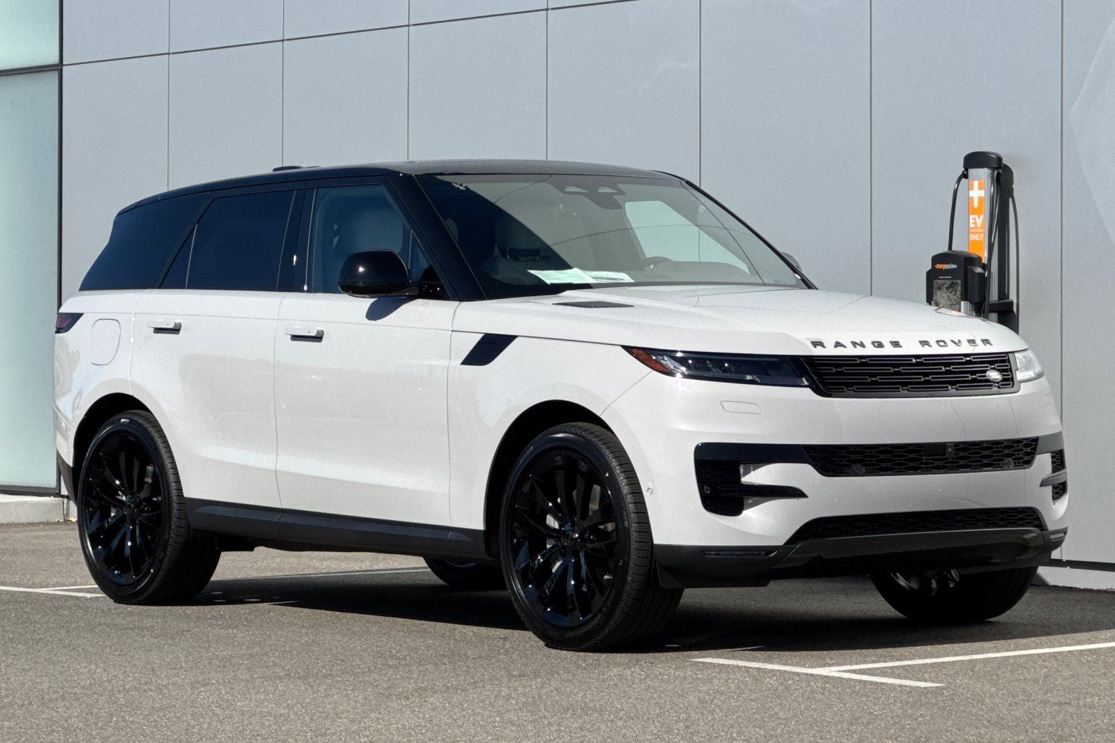 2026 Land Rover Range Rover Sport SE