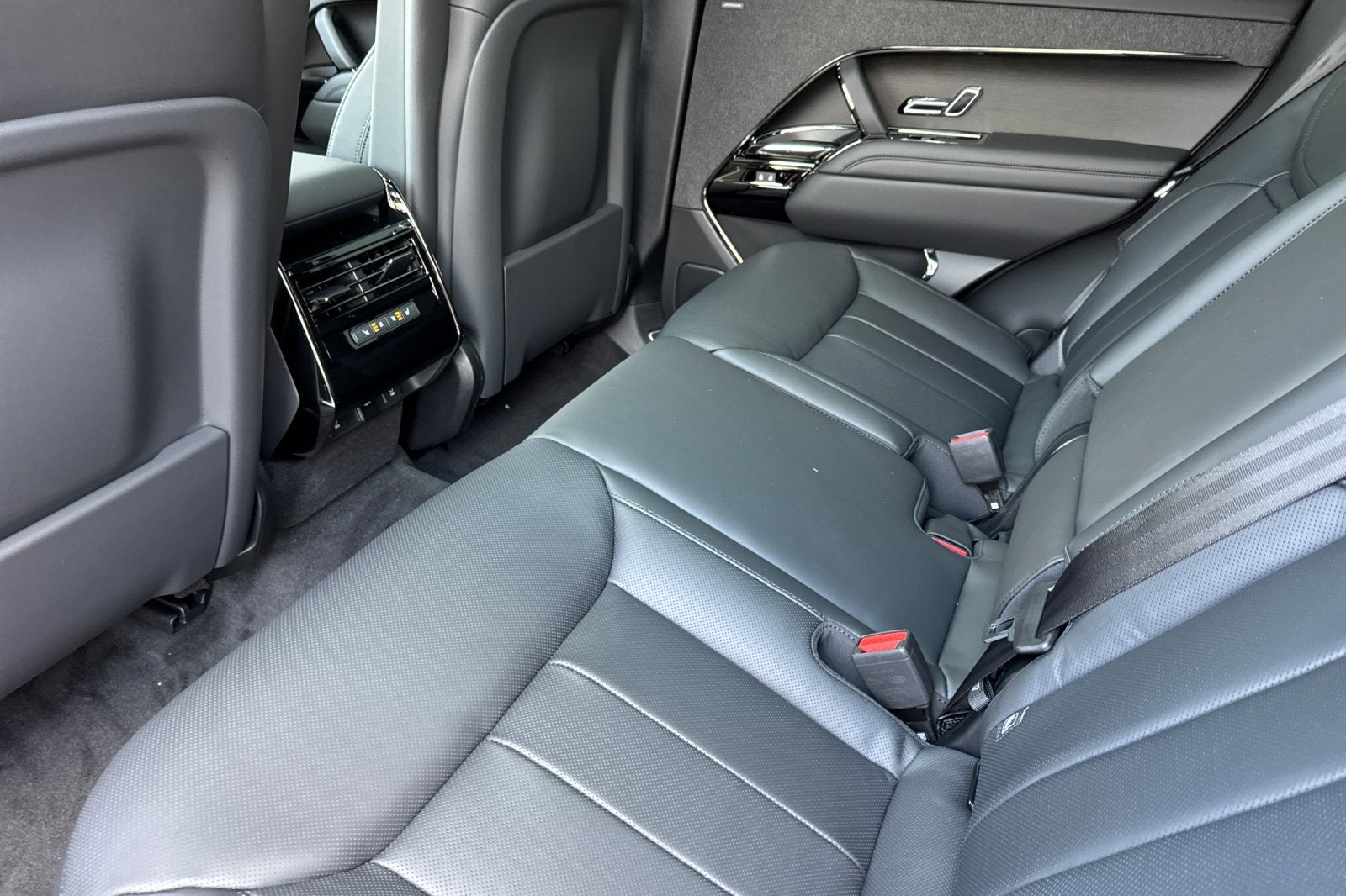 2027 Land Rover Range Rover Sport SE