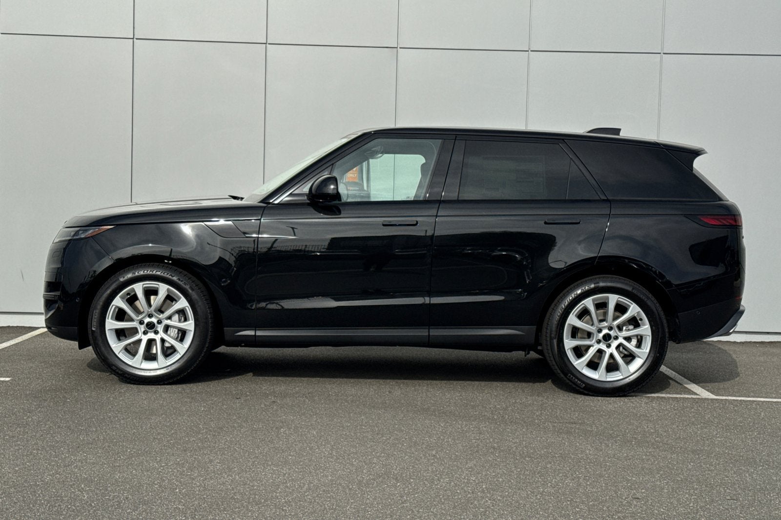2027 Land Rover Range Rover Sport SE