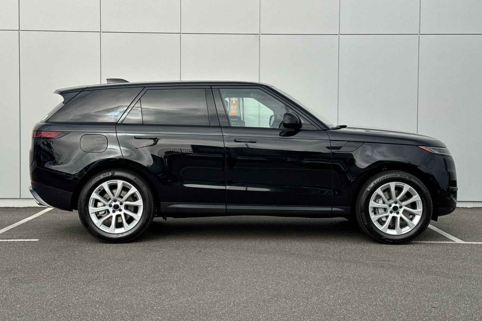2027 Land Rover Range Rover Sport SE