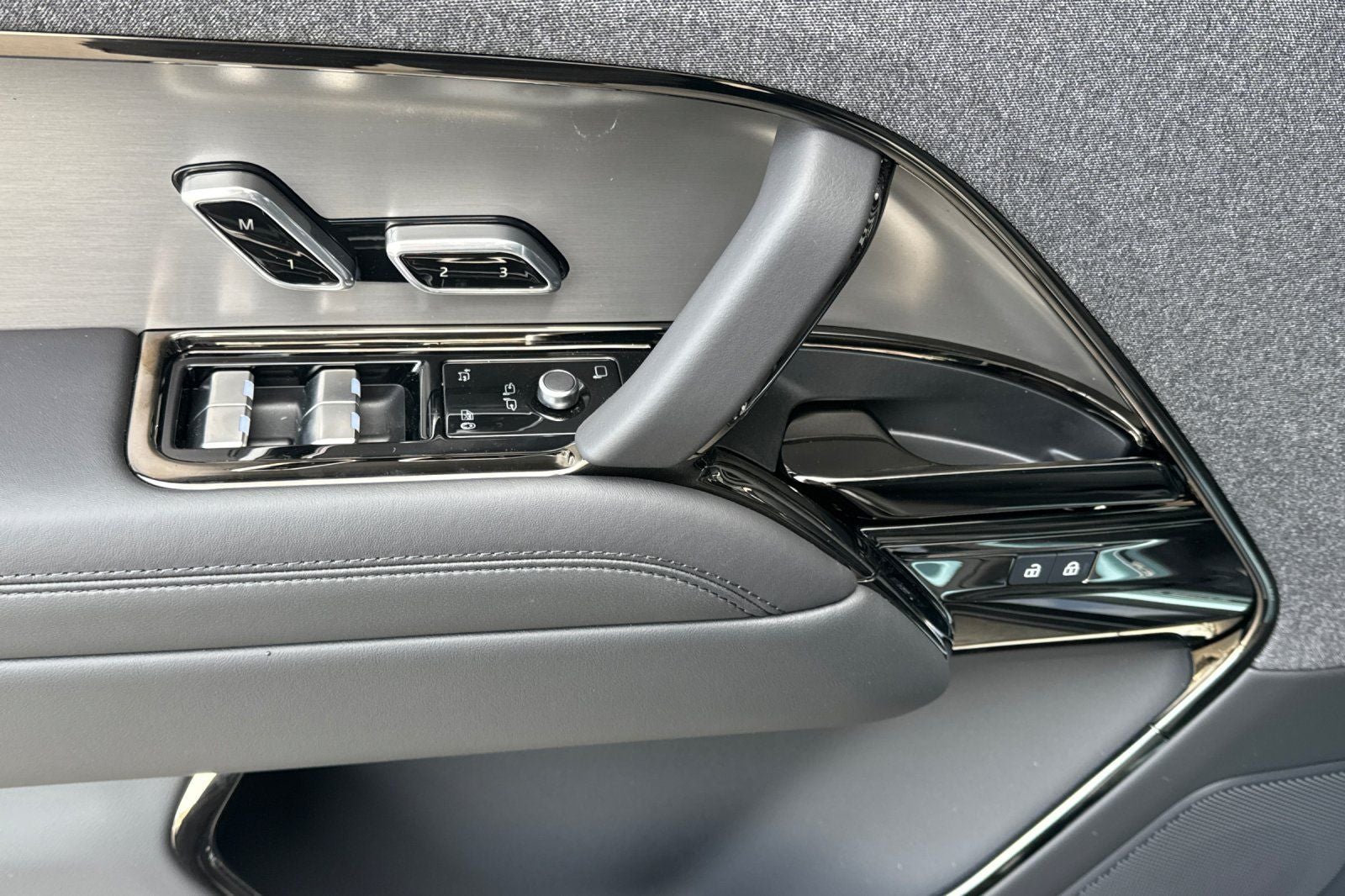 2026 Land Rover Range Rover Sport SE