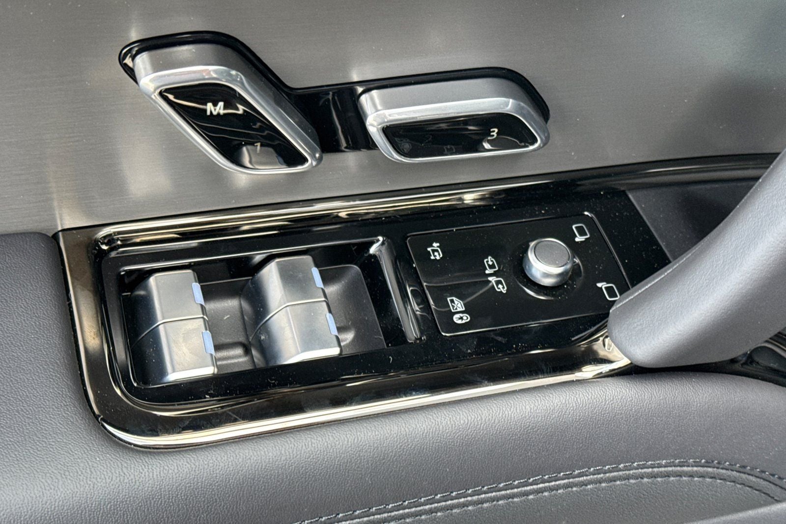 2026 Land Rover Range Rover Sport SE