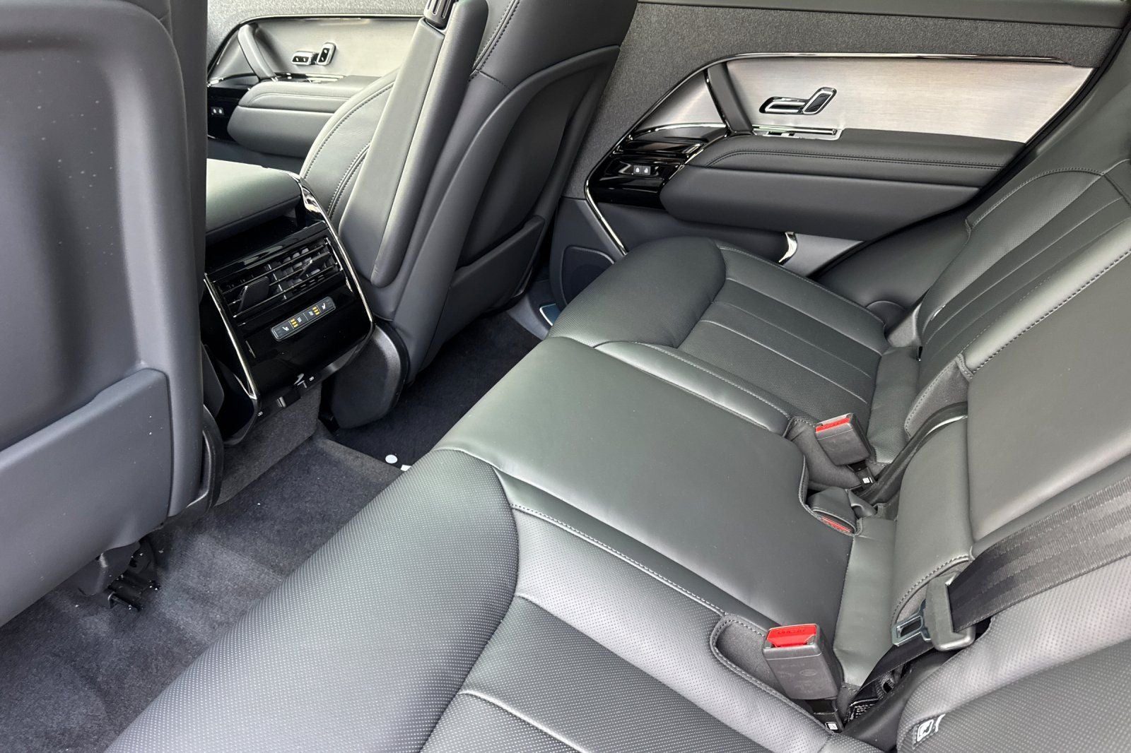 2026 Land Rover Range Rover Sport SE