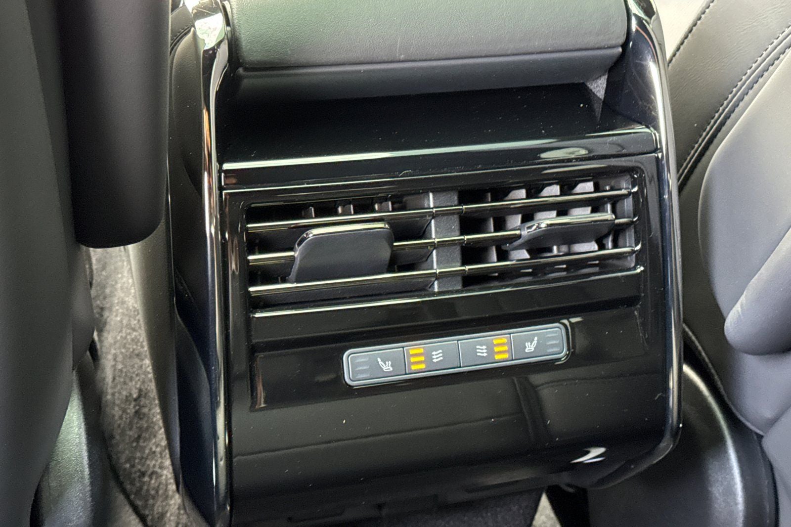 2026 Land Rover Range Rover Sport SE