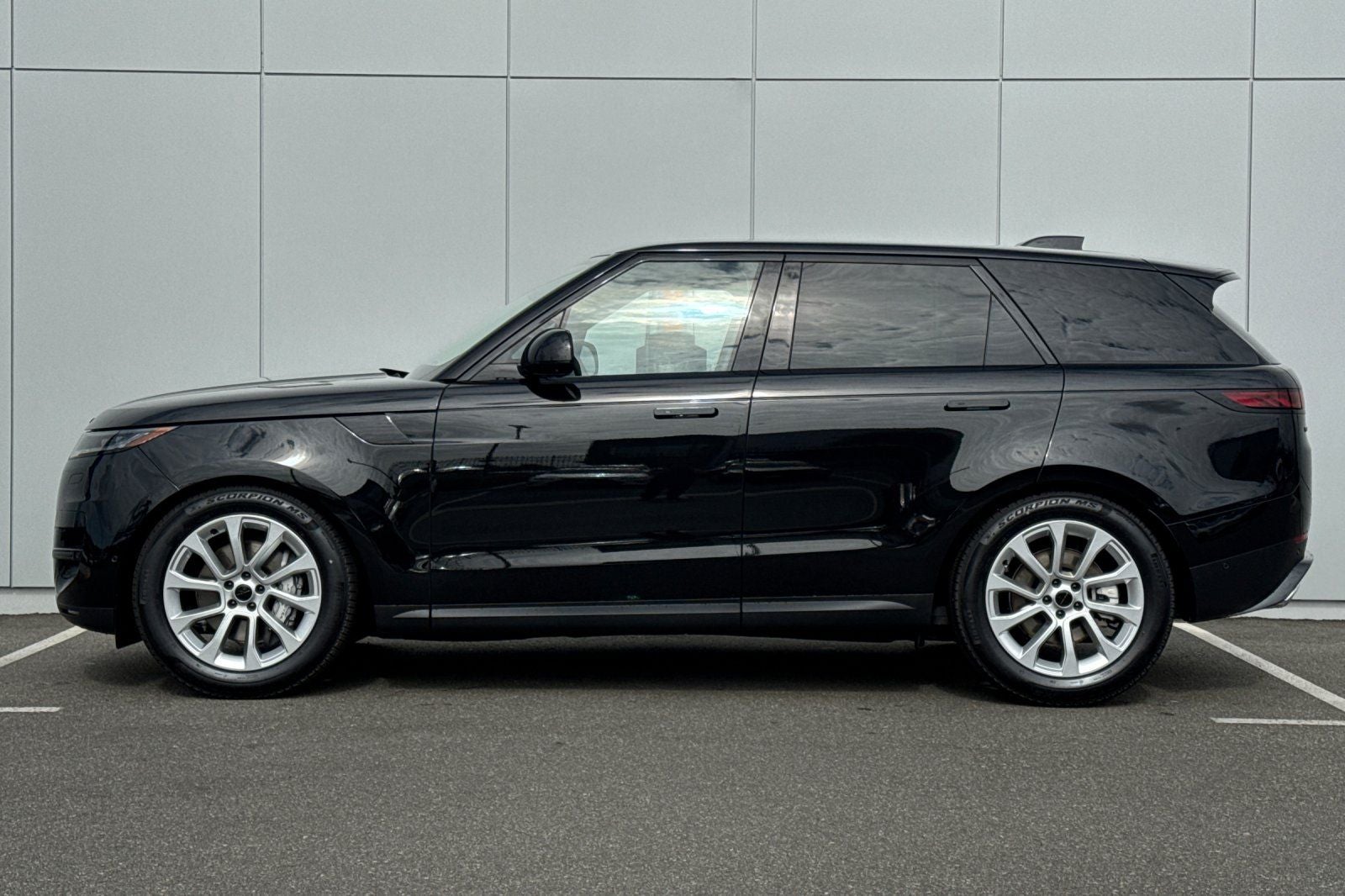 2026 Land Rover Range Rover Sport SE