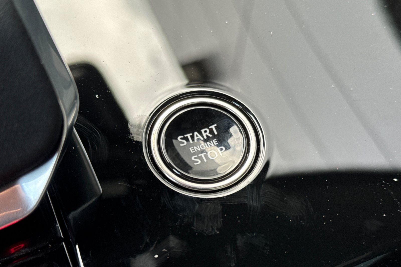 2026 Land Rover Range Rover Sport SE