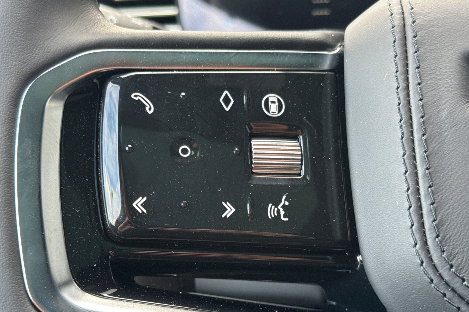 2026 Land Rover Range Rover Sport SE