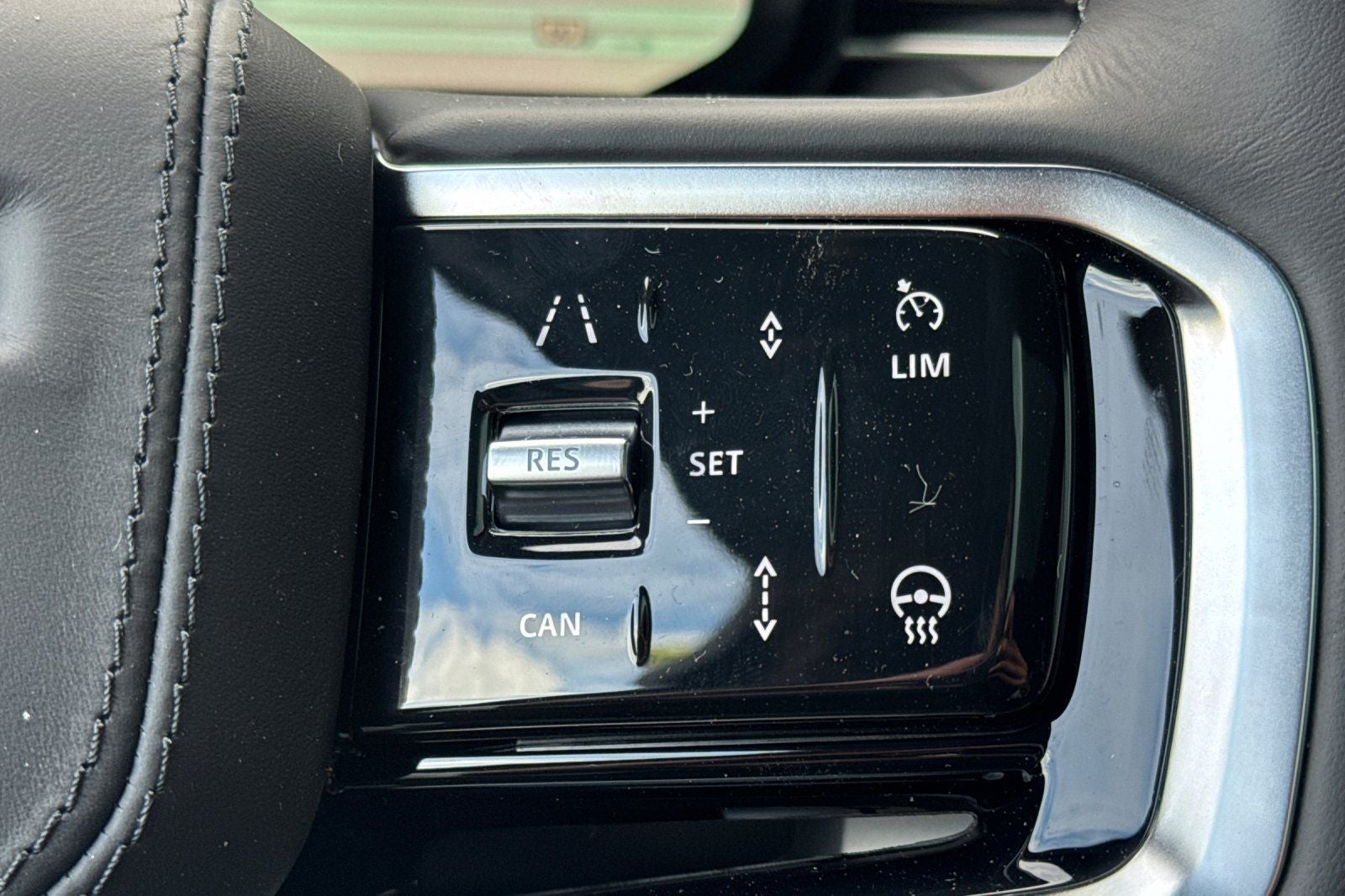 2026 Land Rover Range Rover Sport SE