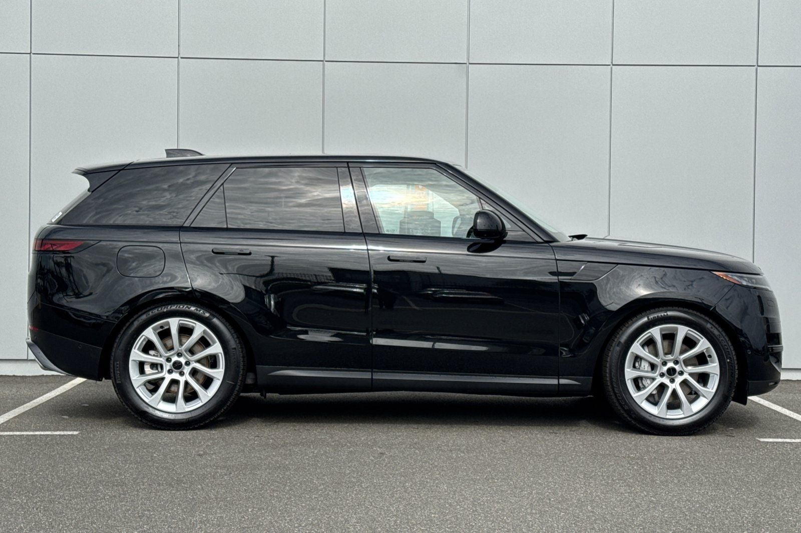 2026 Land Rover Range Rover Sport SE