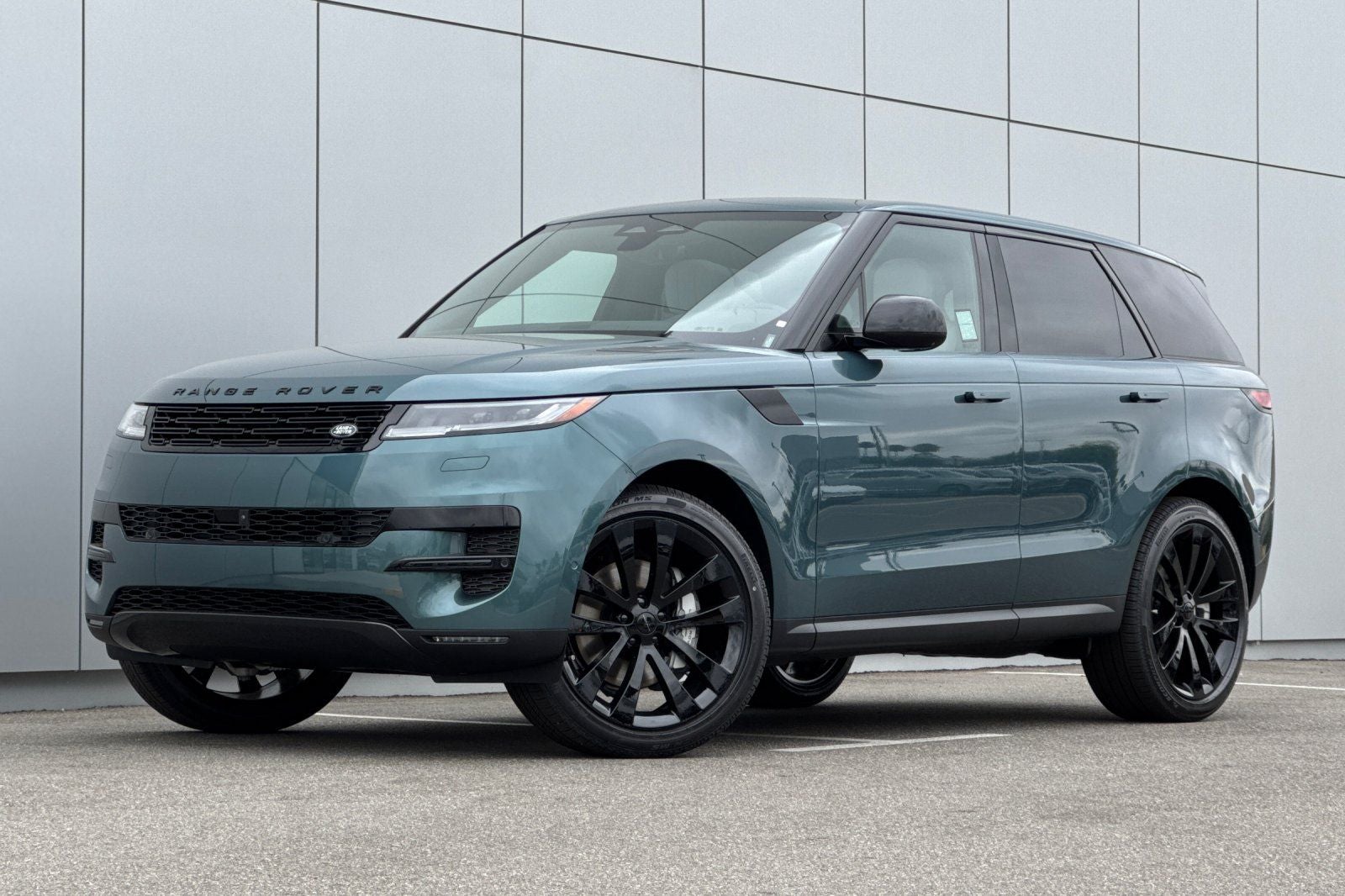 2026 Land Rover Range Rover Sport SE