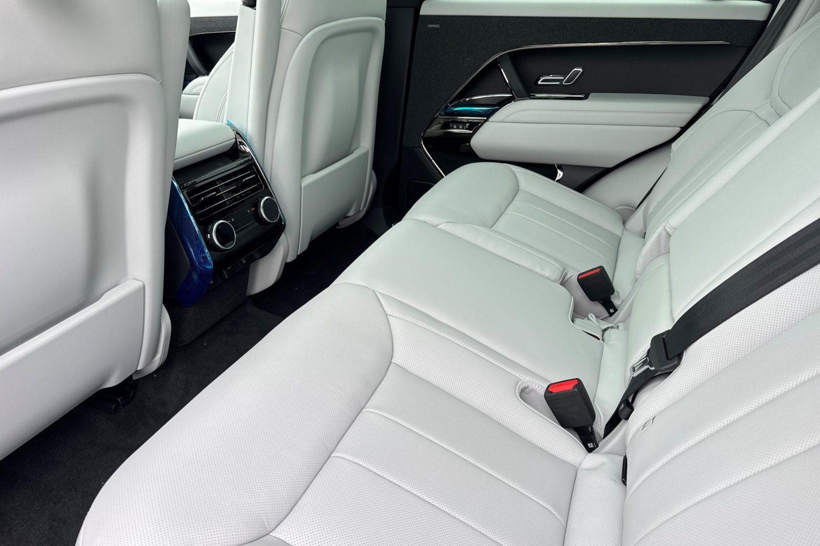 2026 Land Rover Range Rover Sport SE