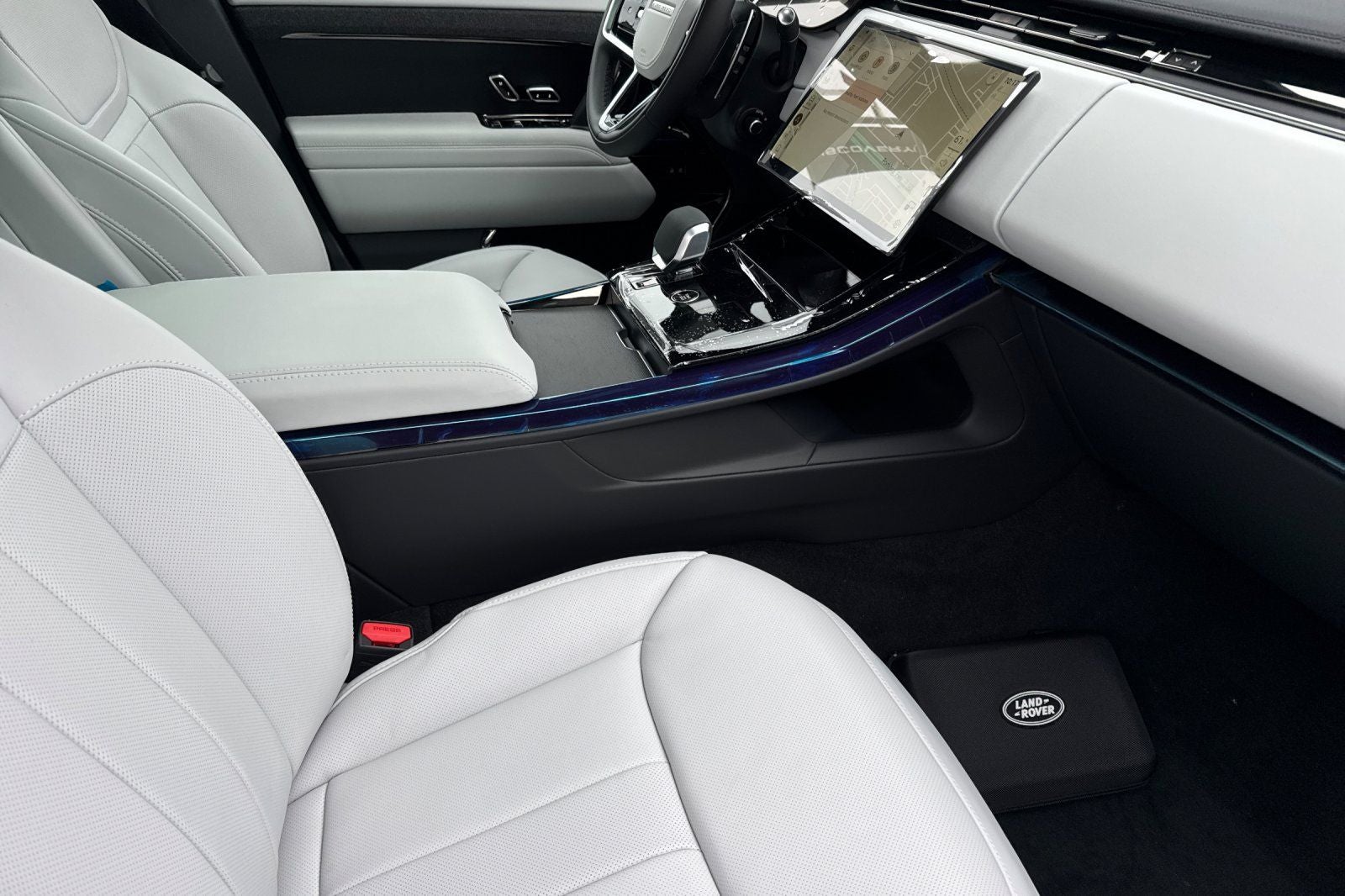 2026 Land Rover Range Rover Sport SE