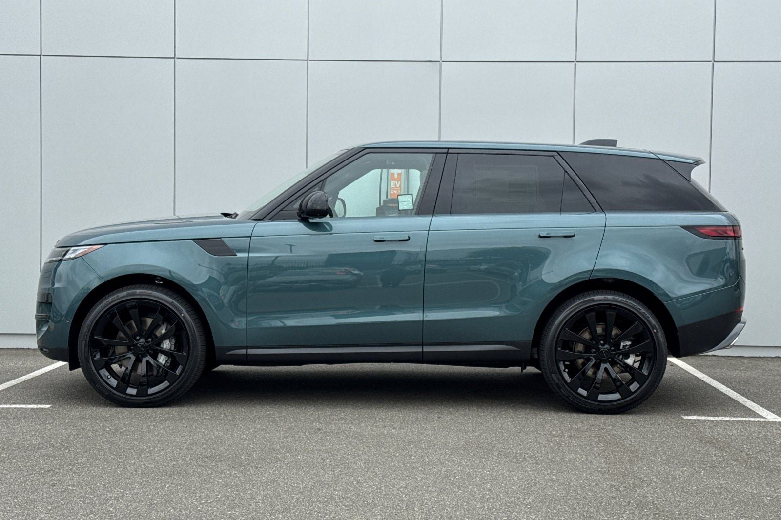 2026 Land Rover Range Rover Sport SE