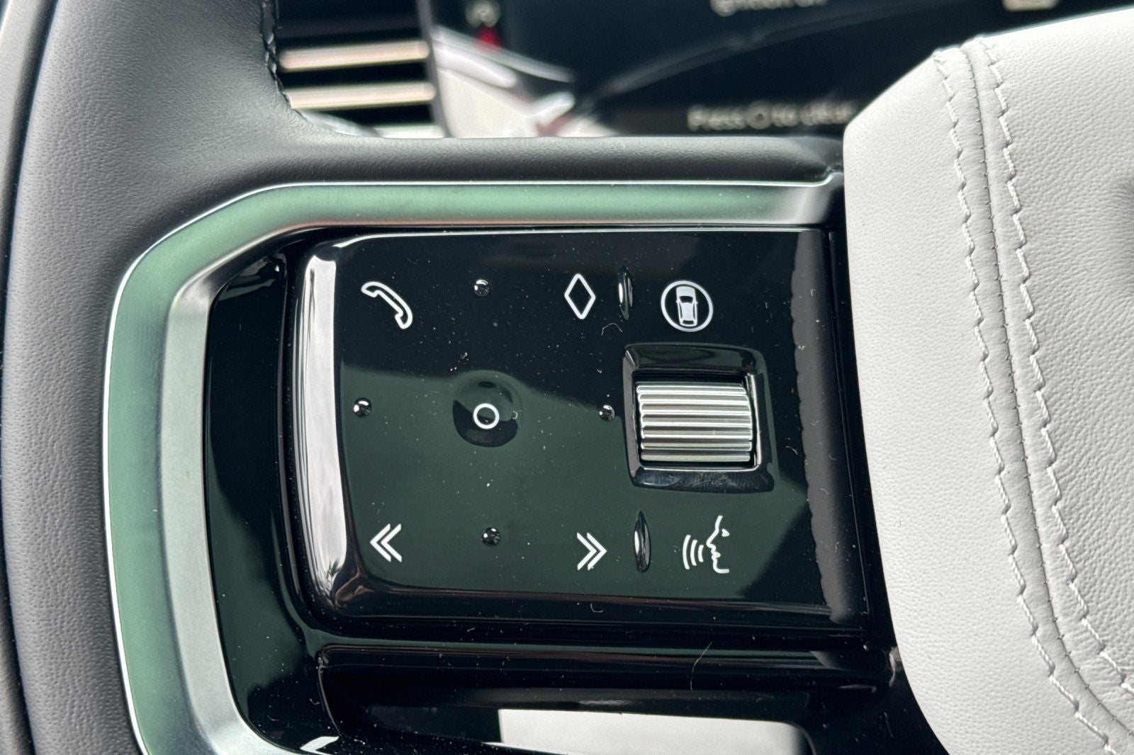 2026 Land Rover Range Rover Sport SE