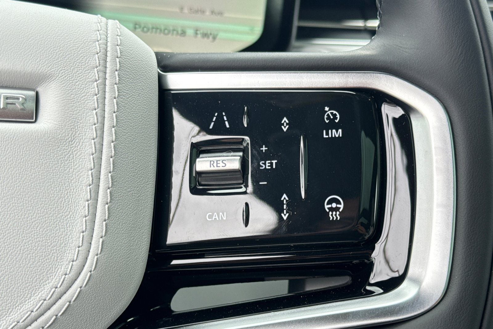 2026 Land Rover Range Rover Sport SE