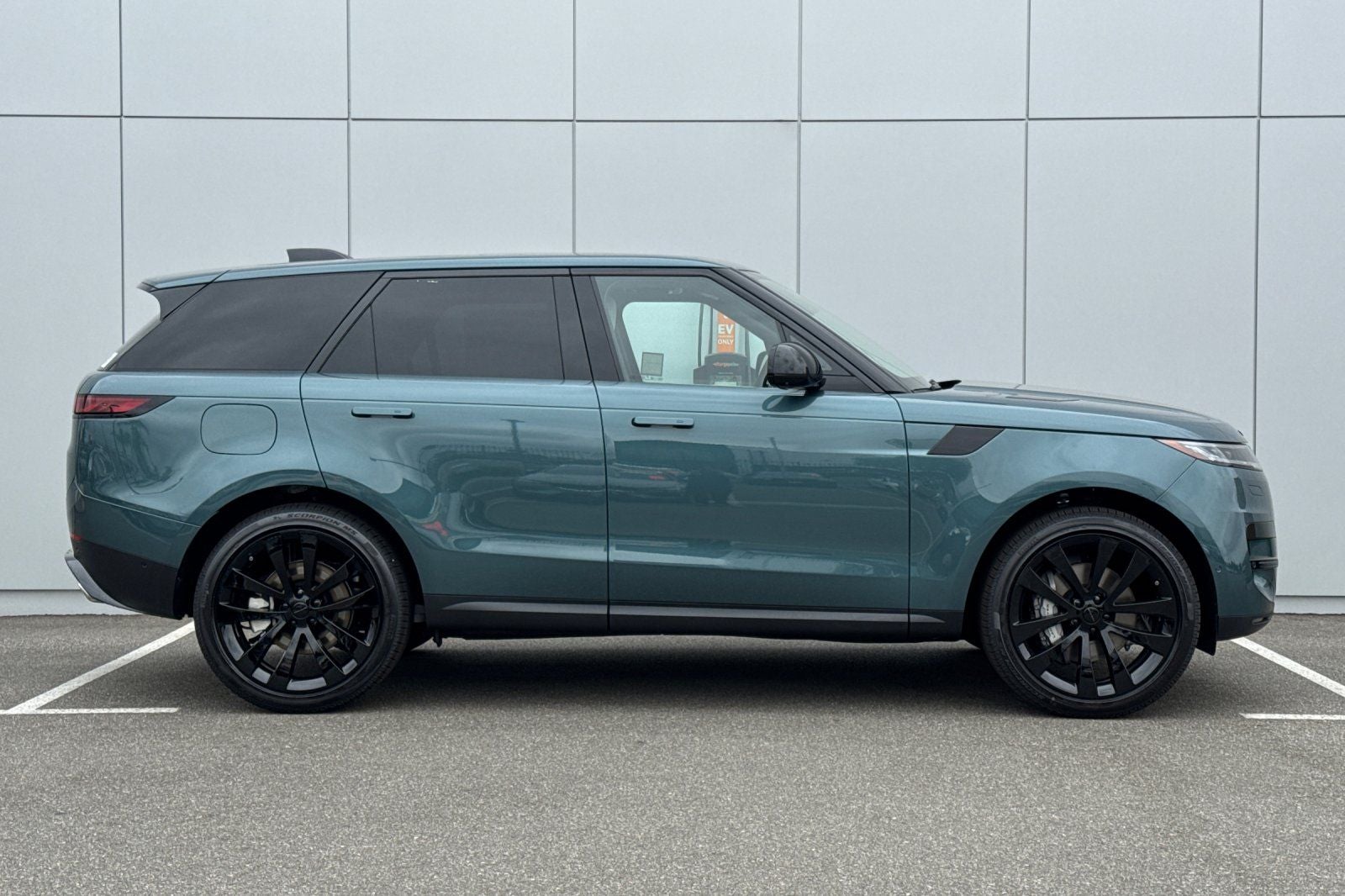 2026 Land Rover Range Rover Sport SE