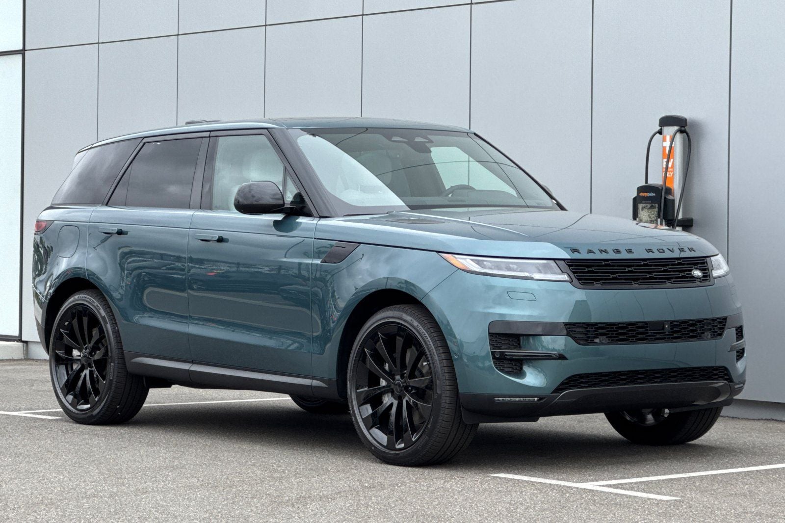 2026 Land Rover Range Rover Sport SE