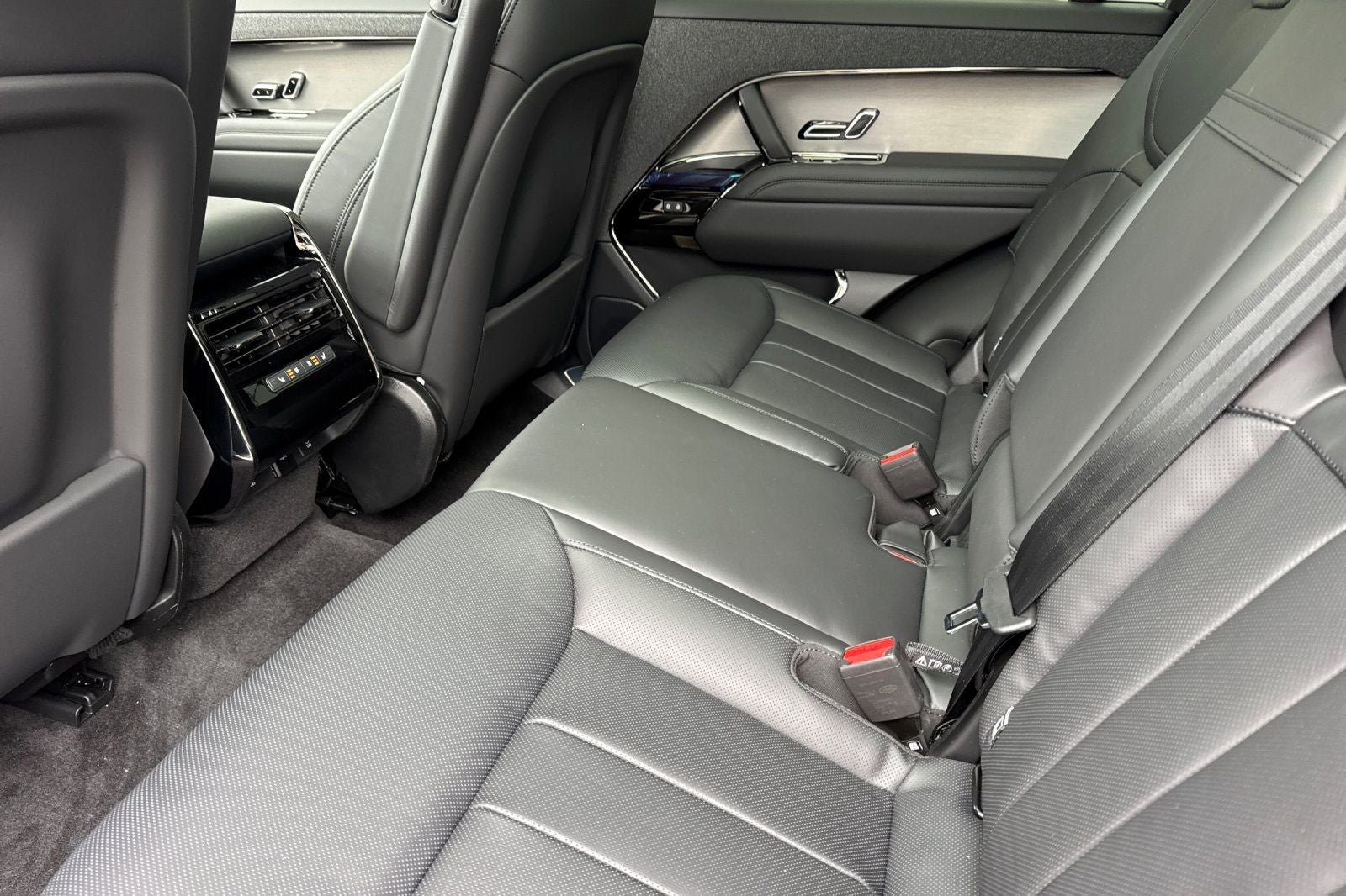 2026 Land Rover Range Rover Sport SE