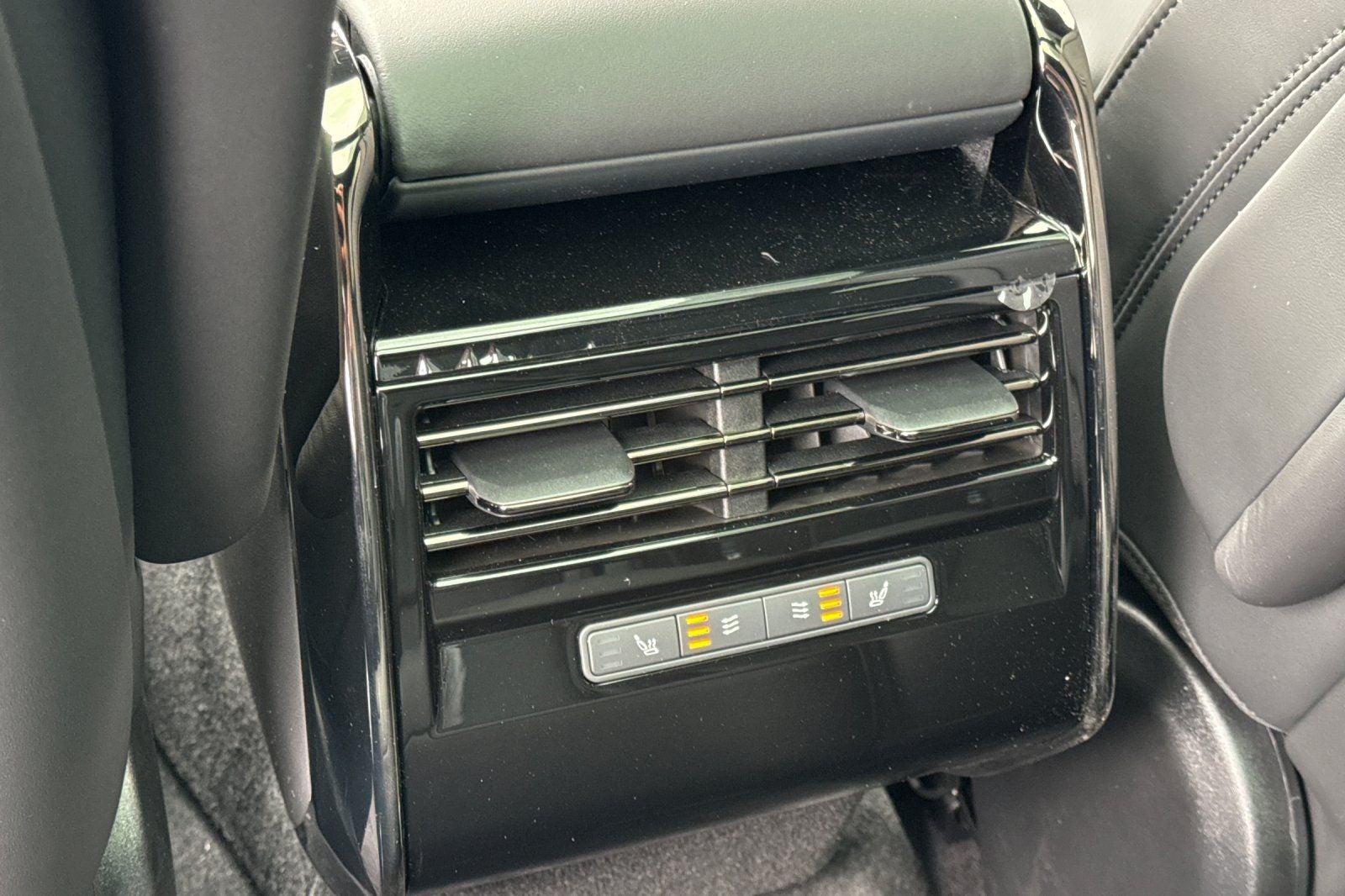 2026 Land Rover Range Rover Sport SE