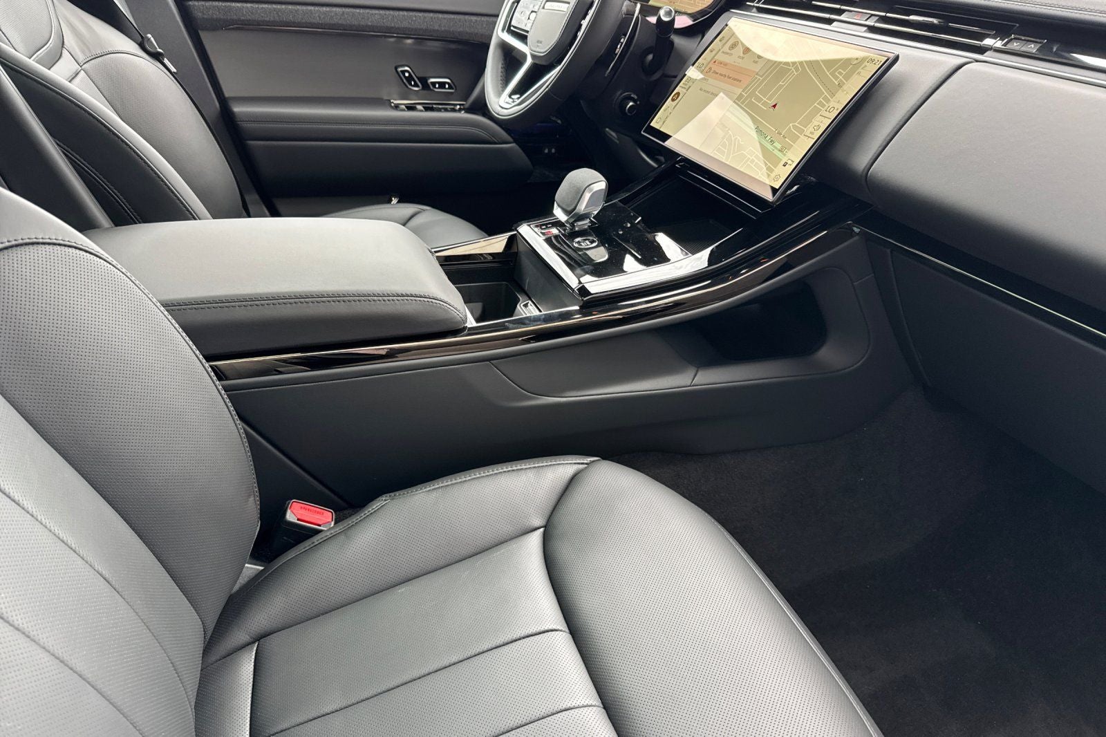 2026 Land Rover Range Rover Sport SE
