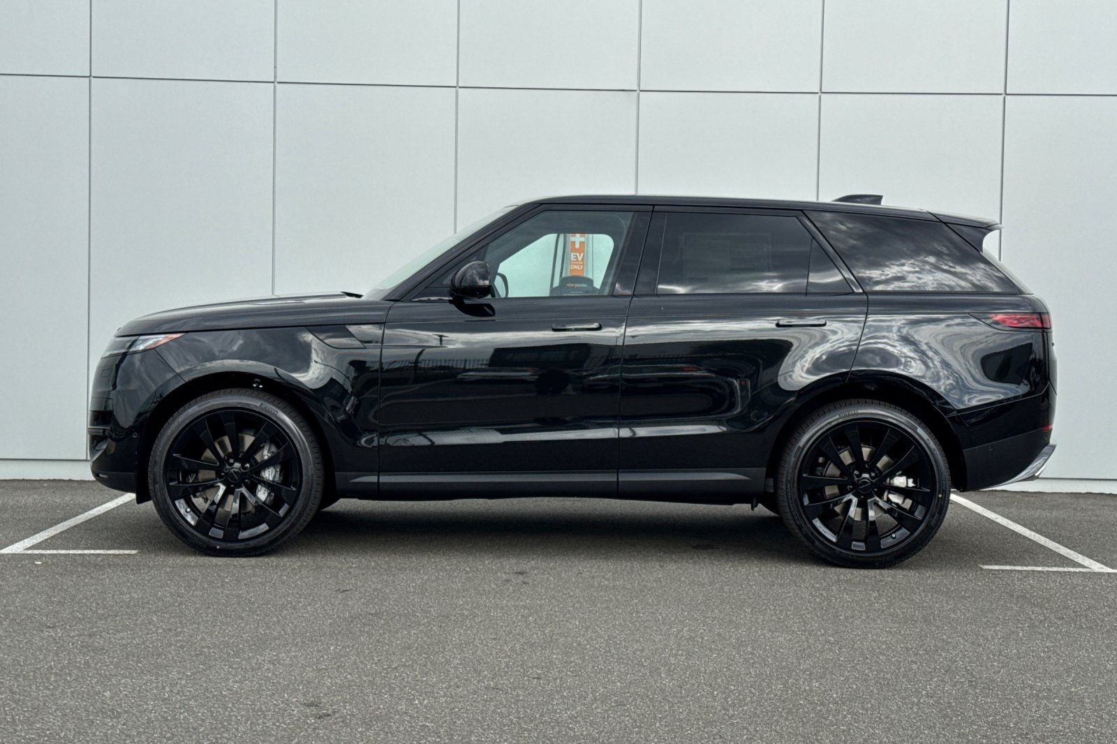 2026 Land Rover Range Rover Sport SE