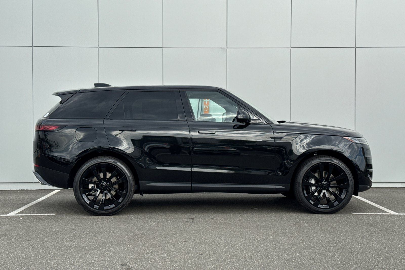 2026 Land Rover Range Rover Sport SE