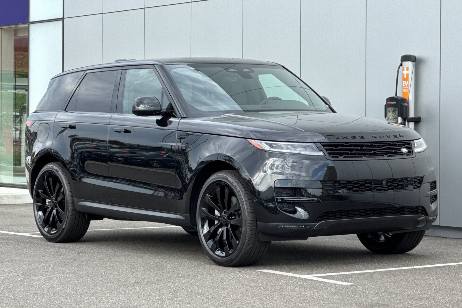 2026 Land Rover Range Rover Sport SE